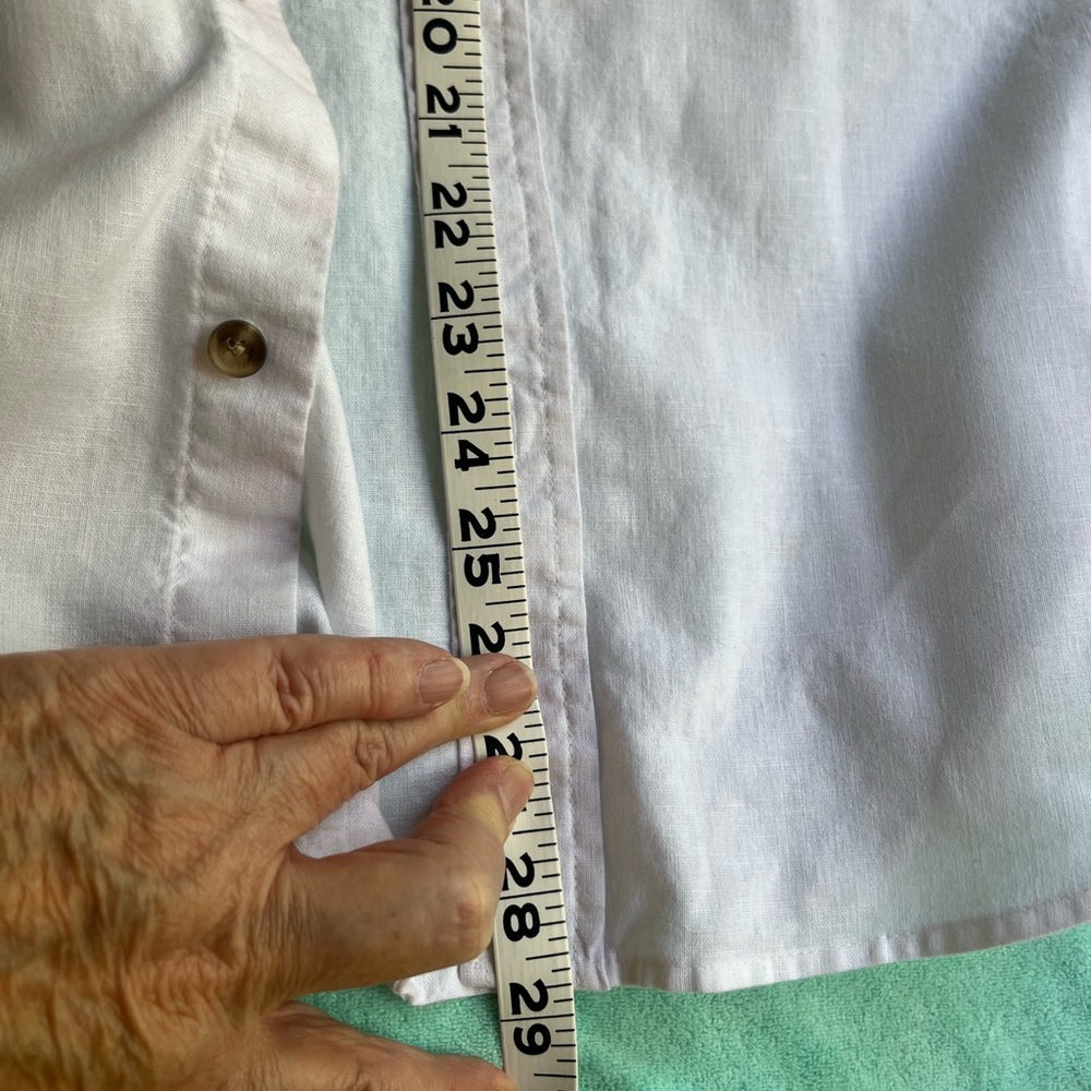 XS Old Navy Women’s Classic White Shirt, Long Sleeve, Button Up, Cotton - Picture 9 of 10